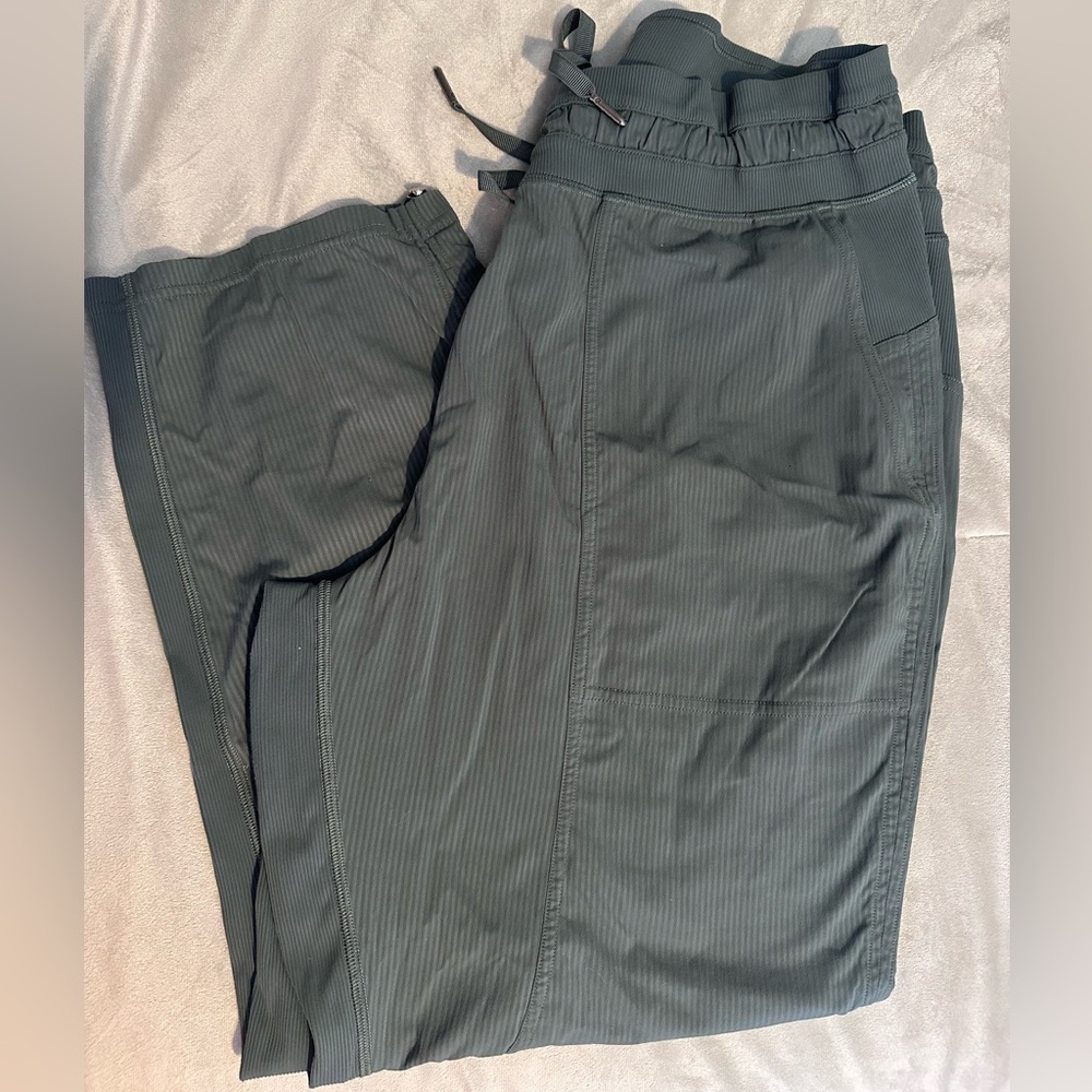 Lululemon green studio dance crop